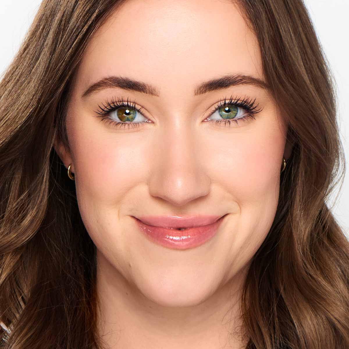 Ravie Beauty Lip Renewal Soie – soin hydratant quotidien prêt à emporter.