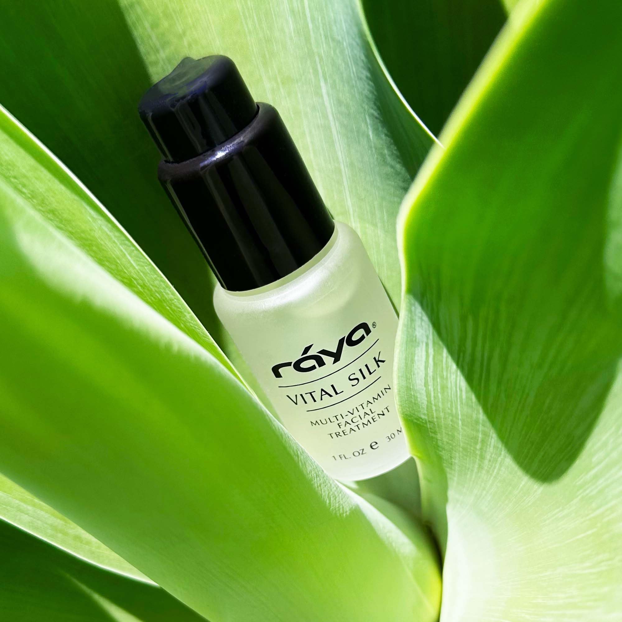 Raya Vital Silk Serum, huiles-essentielles-tonifiantes, énergie et bien-être cutané.