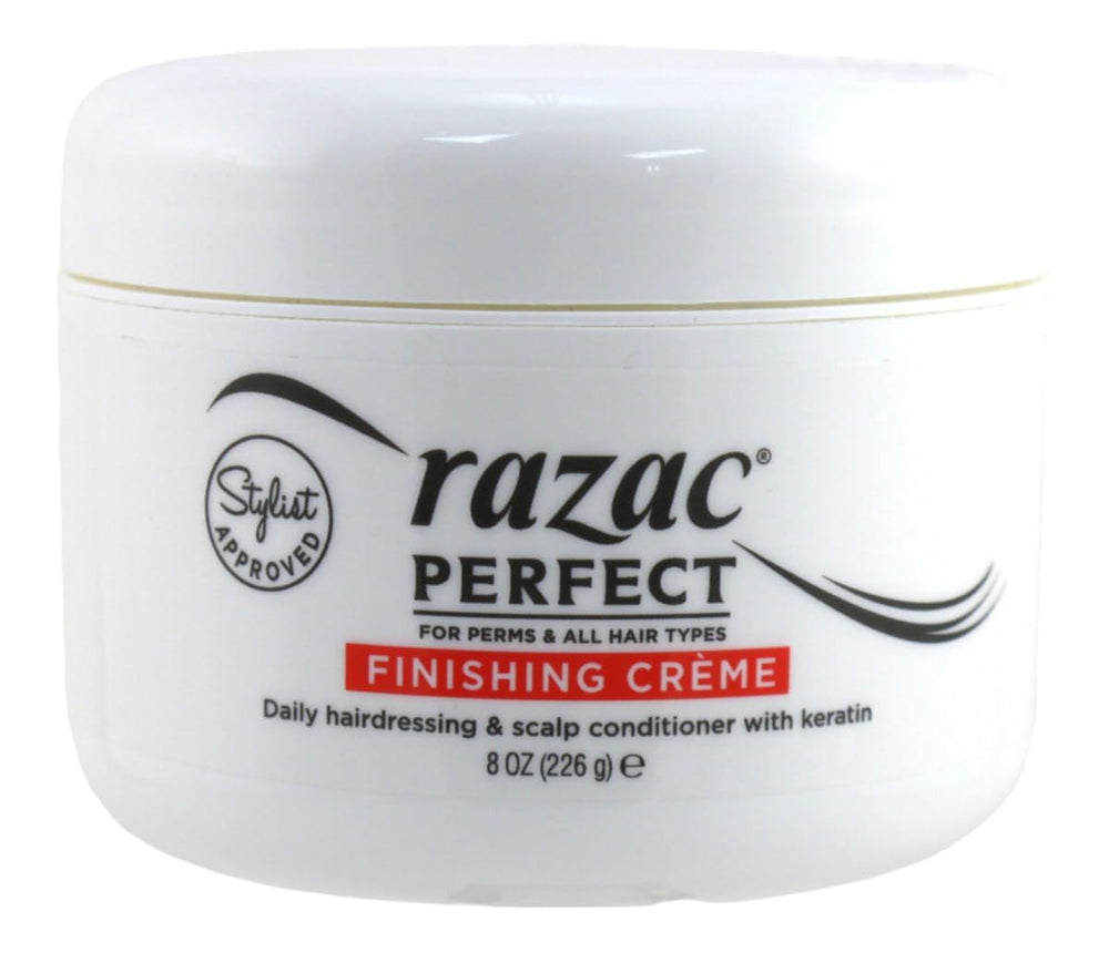 Razac Crème de finition en cours d'application sur cheveux bouclés, définition accrue.