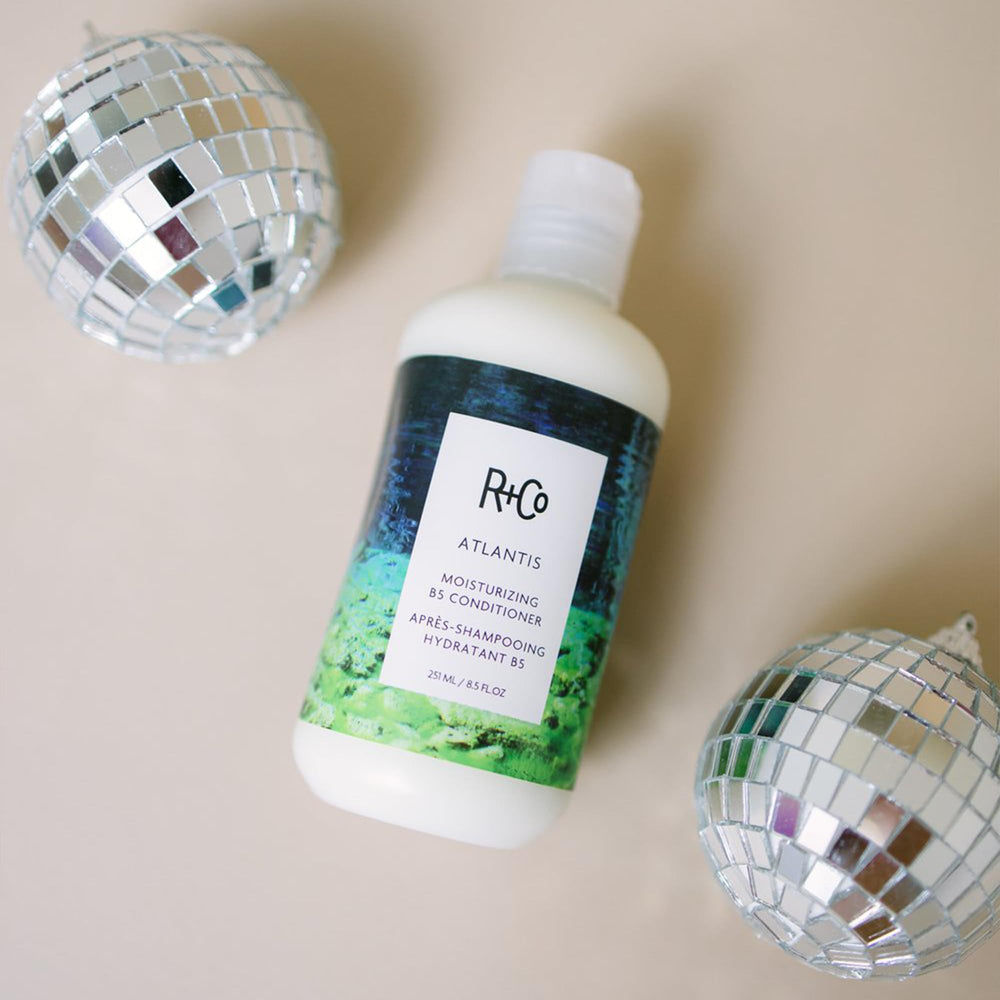 R+Co Atlantis – cheveux secs et texture nourrie après application
