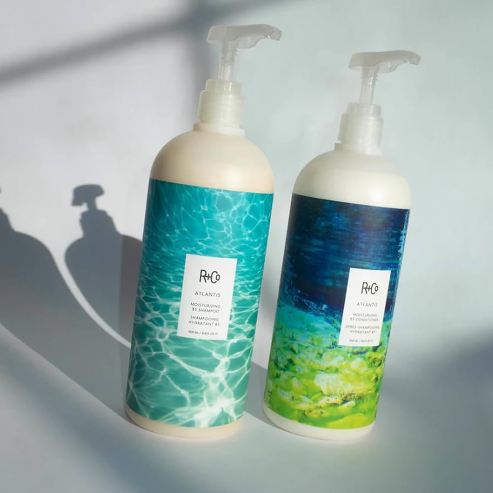 Texture crèmeuse du Shampoing Atlantis, expérience lavante douce et nourrissante.