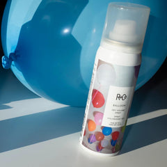 R+Co Balloon maintien durable sans alourdir les cheveux
