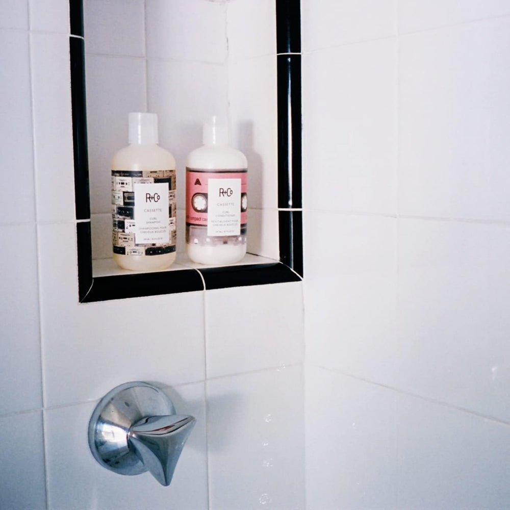Shampooing et après-shampoing vegan sans cruauté; douceur et soin du cuir chevelu.