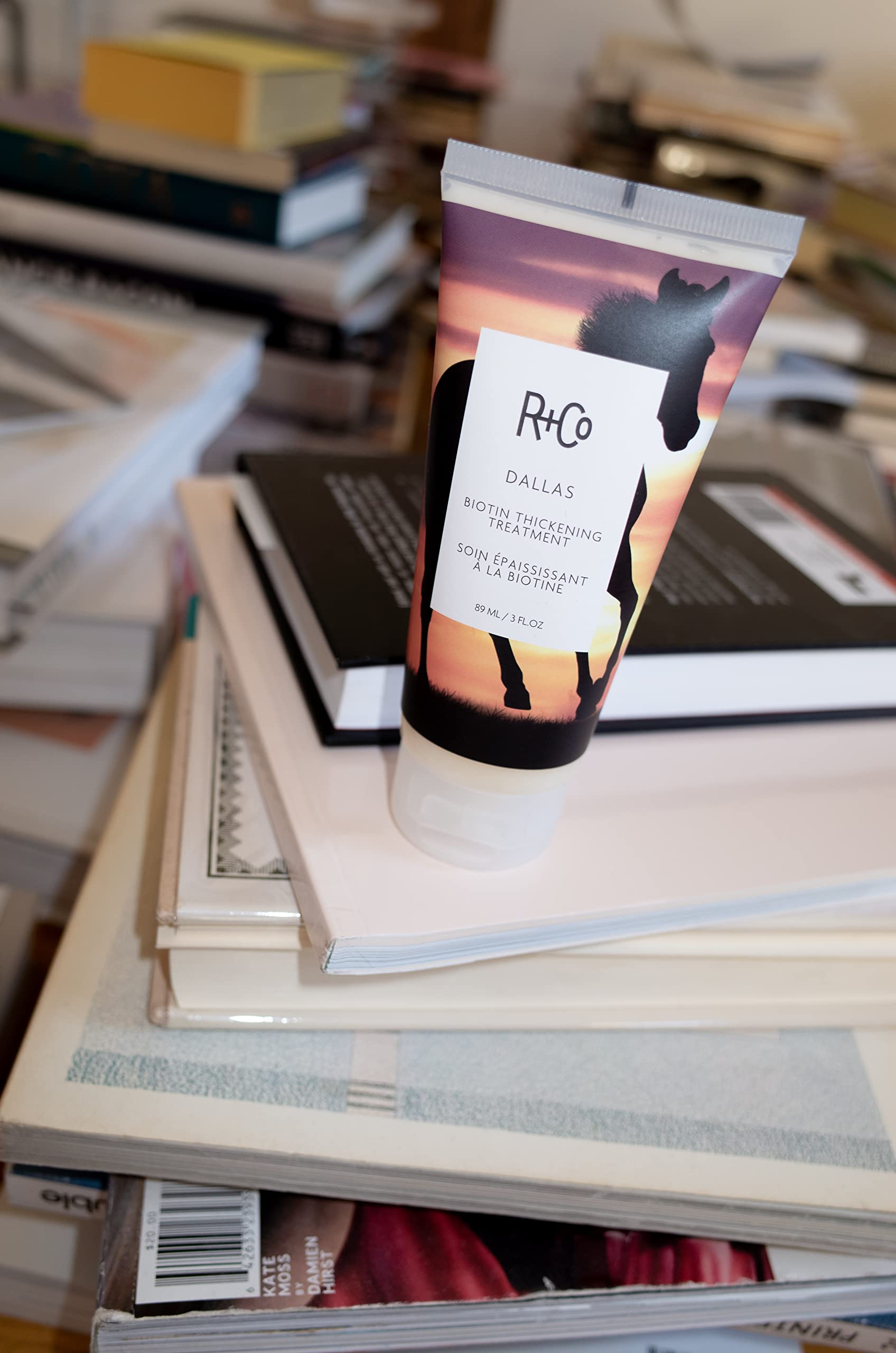 R+Co Dallas Biotine Épaississant: aspect densifié pour cheveux fins et fragiles.