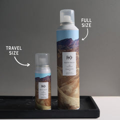 R+Co Death Valley Poudre sèche végane, sans gluten et sans parabènes.