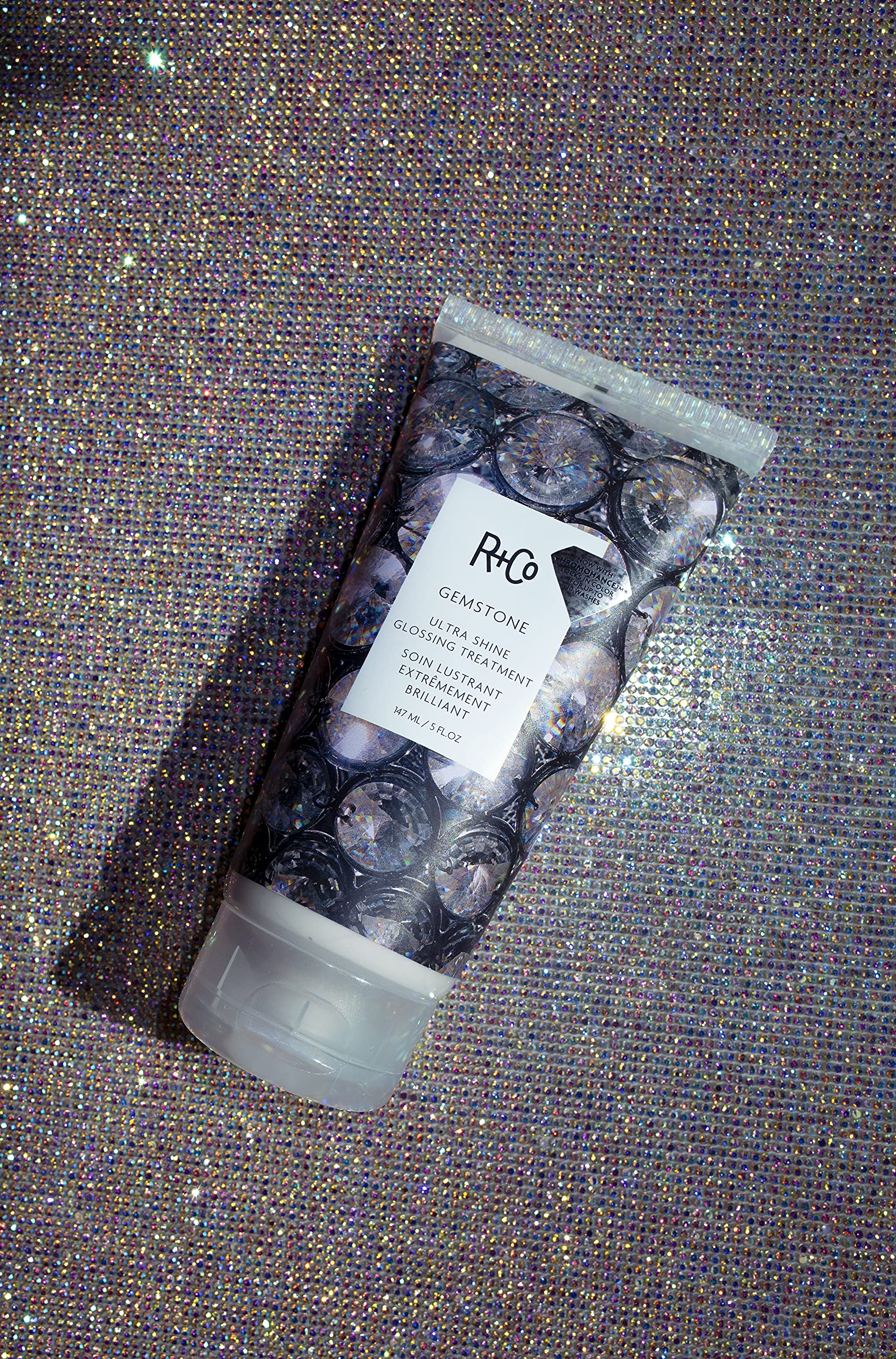 R+Co Gemstone Ultra Shine application facile pour lisser et nourrir.