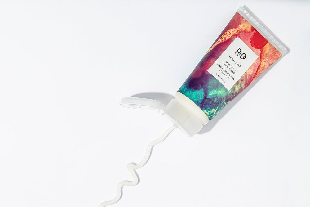 R+Co High Dive : provitamine B5 apportant brillance et hydratation.