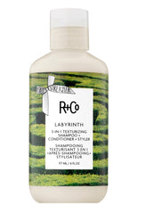 R+Co Labyrinth, bouteille-pompe, facilité d’application en douche et volume léger.