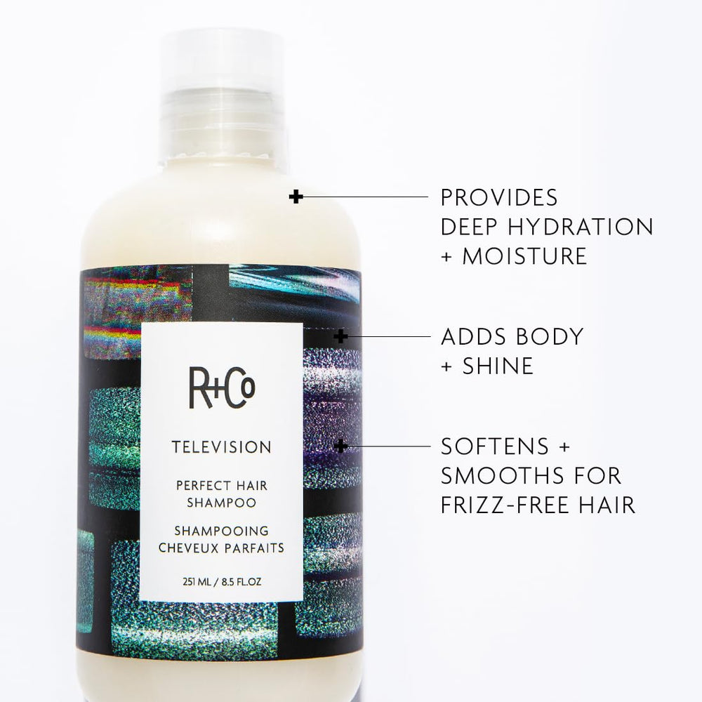 Shampooing R+Co Télévision, cheveux brillants après lavage.