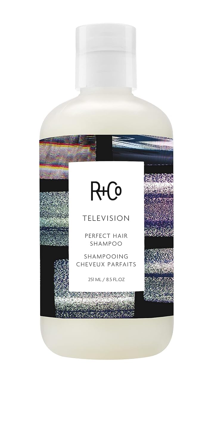 Shampooing R+Co Télévision, bouteille élégante, cheveux plus forts et brillants.