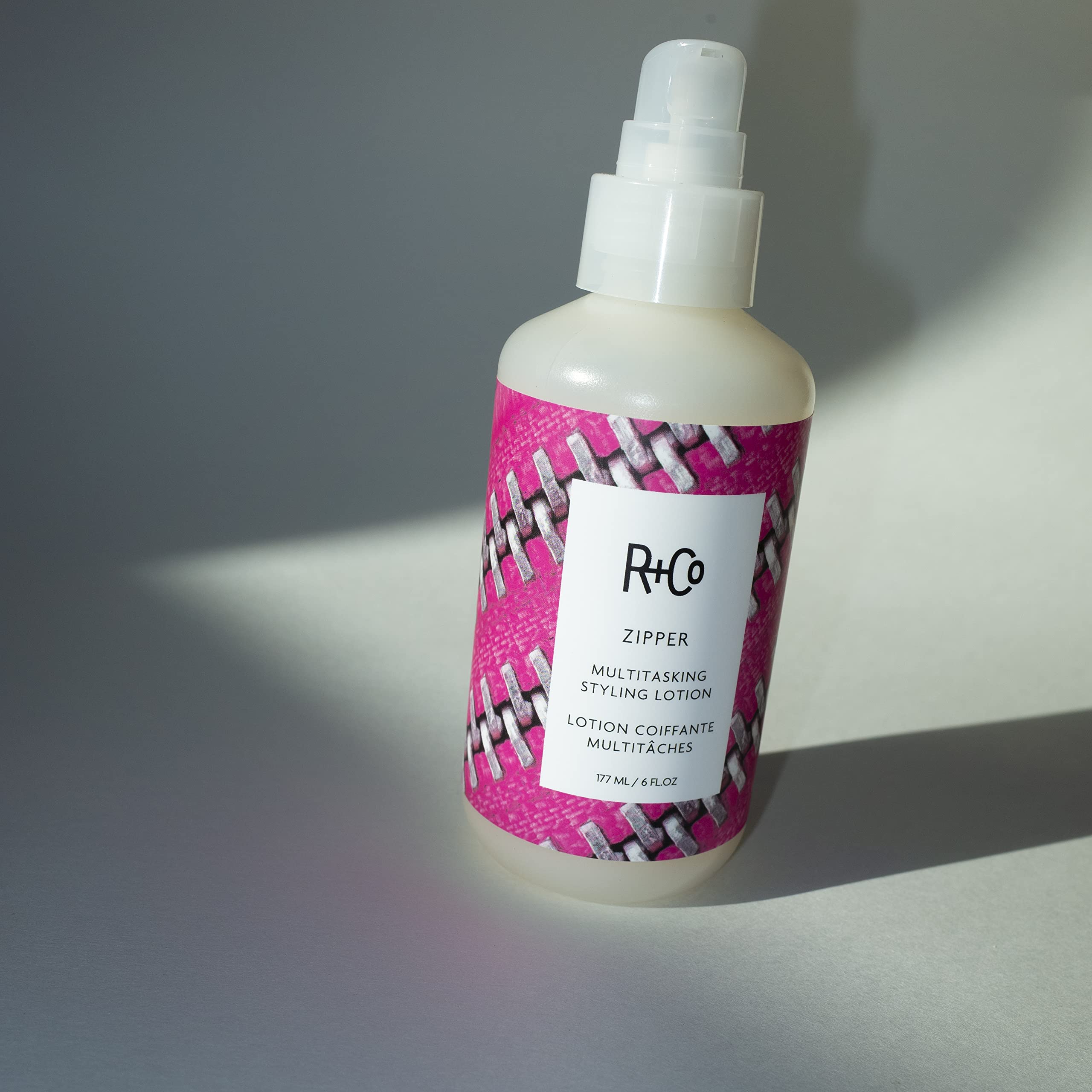 R+Co Zipper: séchage au sèche-cheveux pour un fini soyeux.