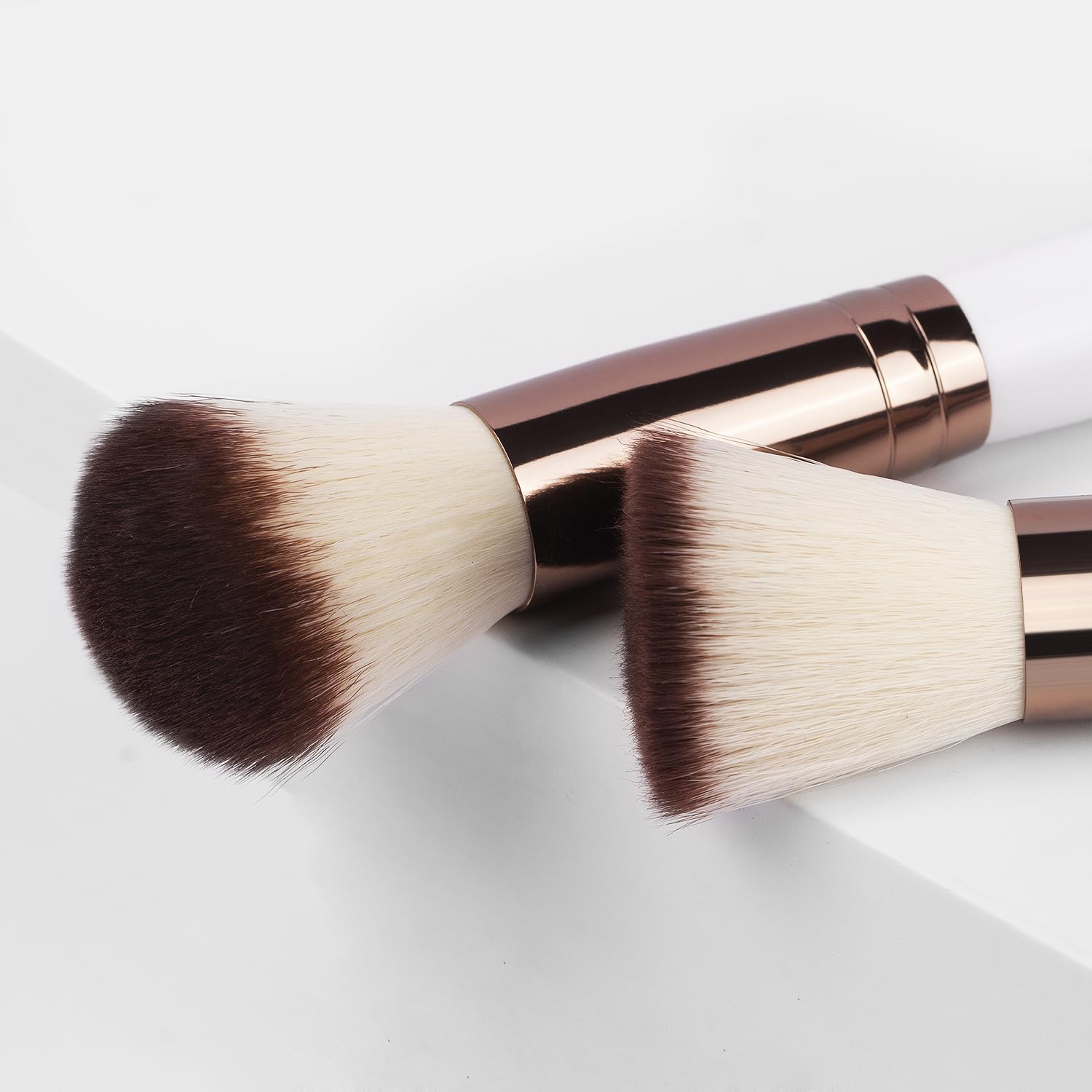 Real Perfection pinceau poudre, dépose uniforme pour fixer le maquillage