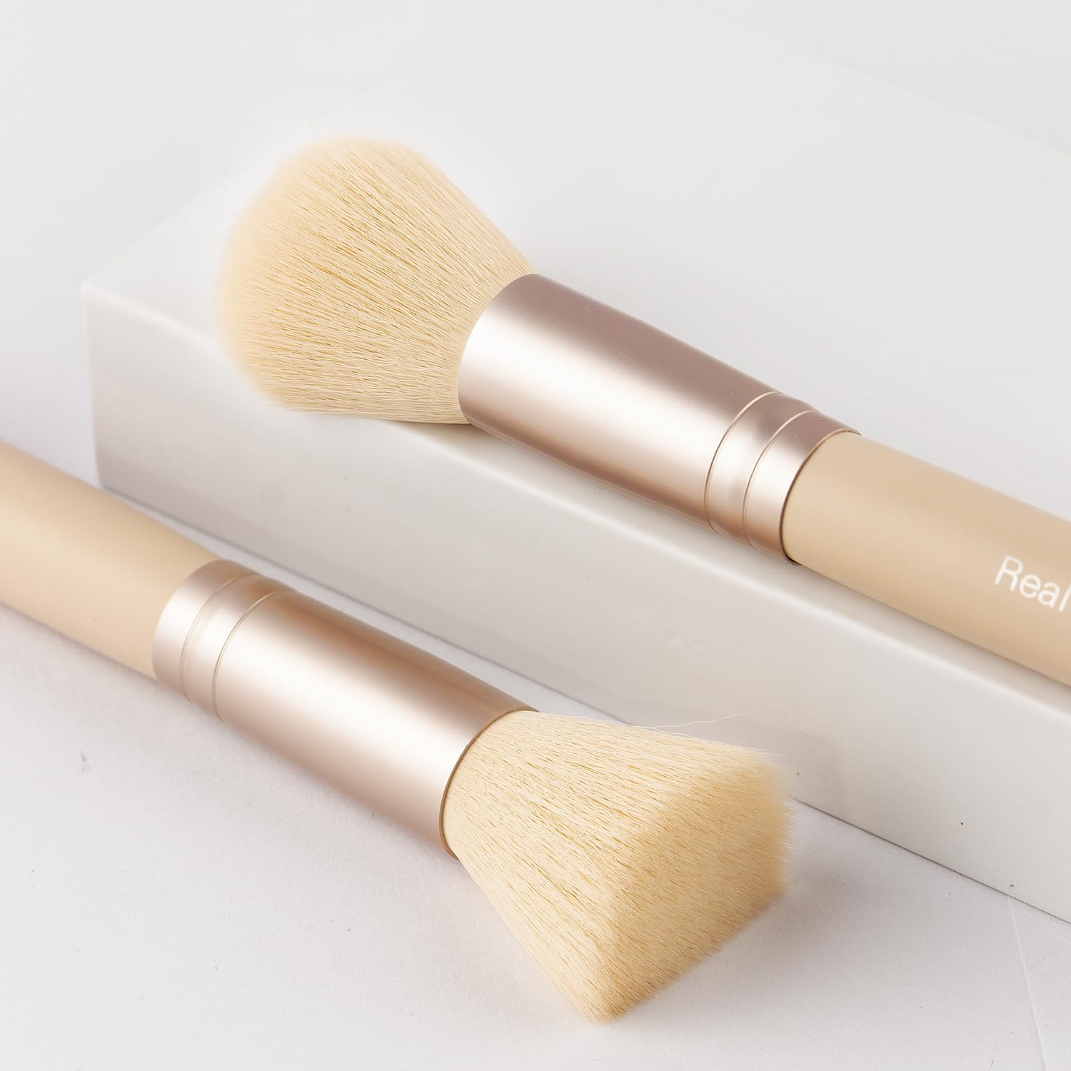Pinceau poudre Real Perfection: fini naturel et élégant