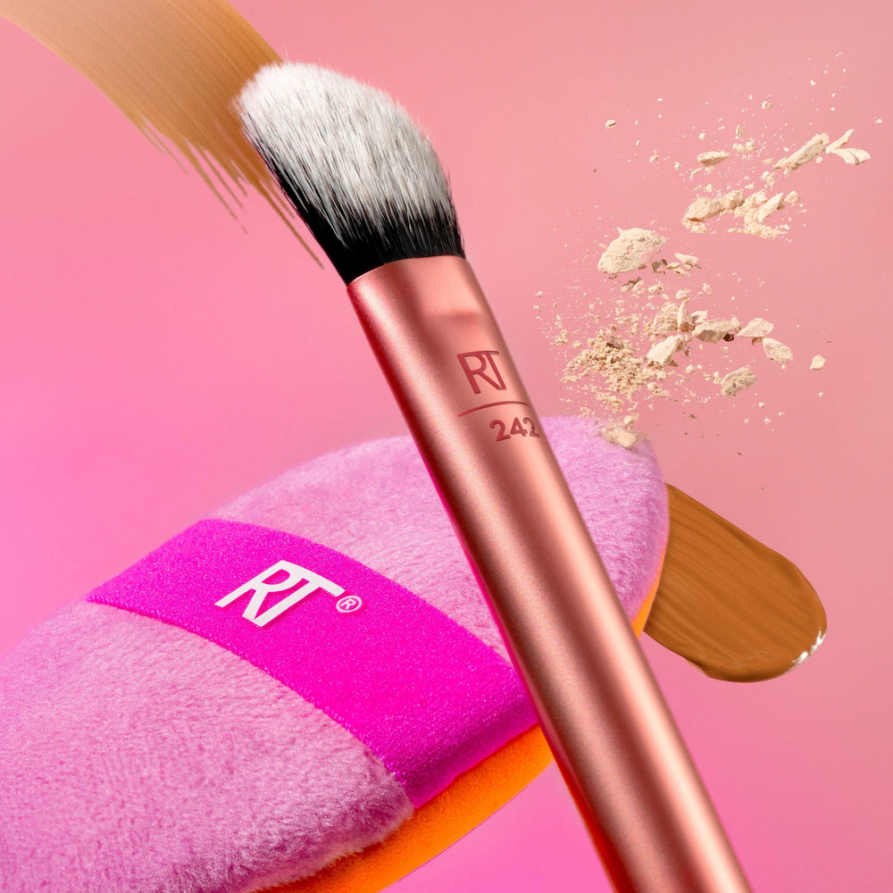 Real Techniques kit voyage compact, parfait pour retouches en déplacement.