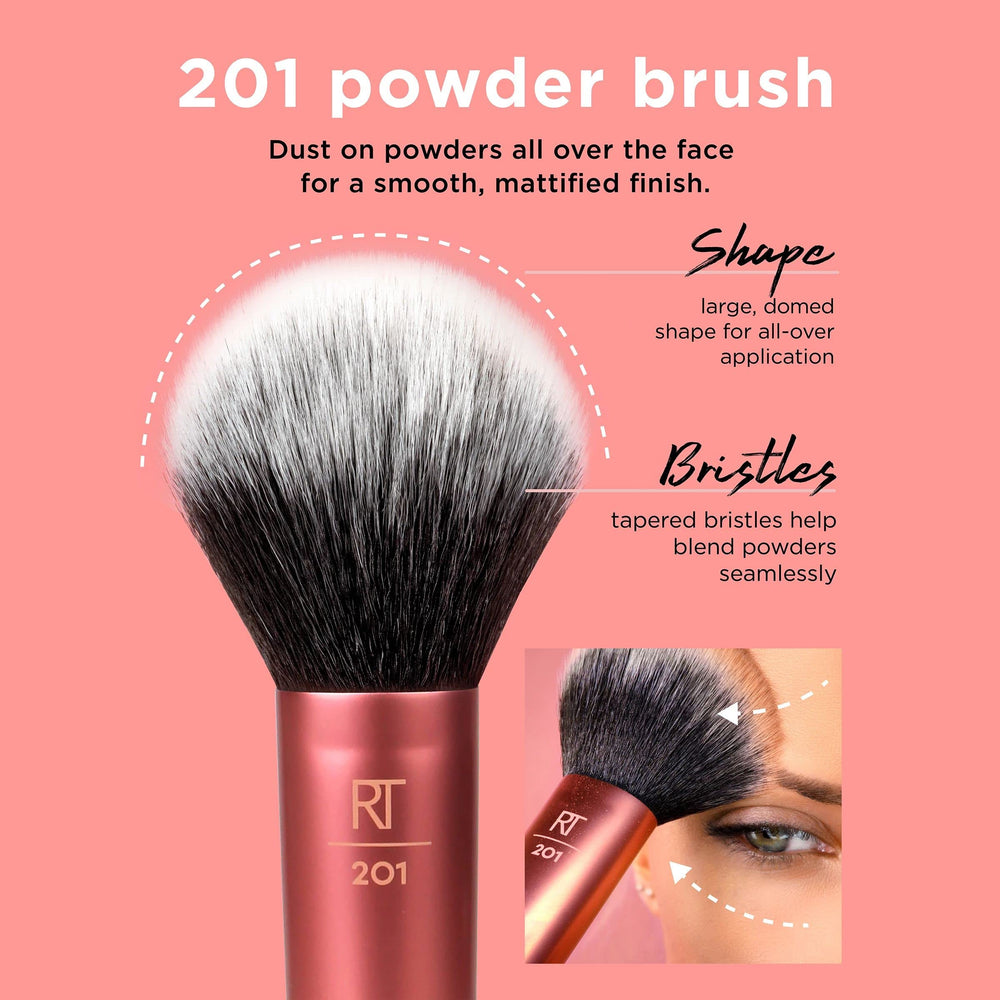 Poils synthétiques ultra-doux Real Techniques assurant une couvrance légère et naturelle.