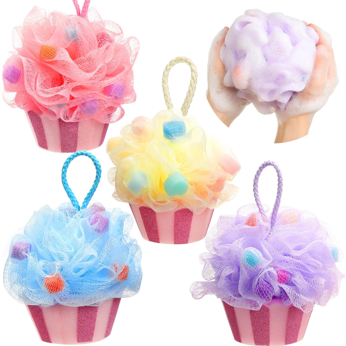 Ensemble Reallnaive de quatre éponges en forme de petit gâteau, colorées.