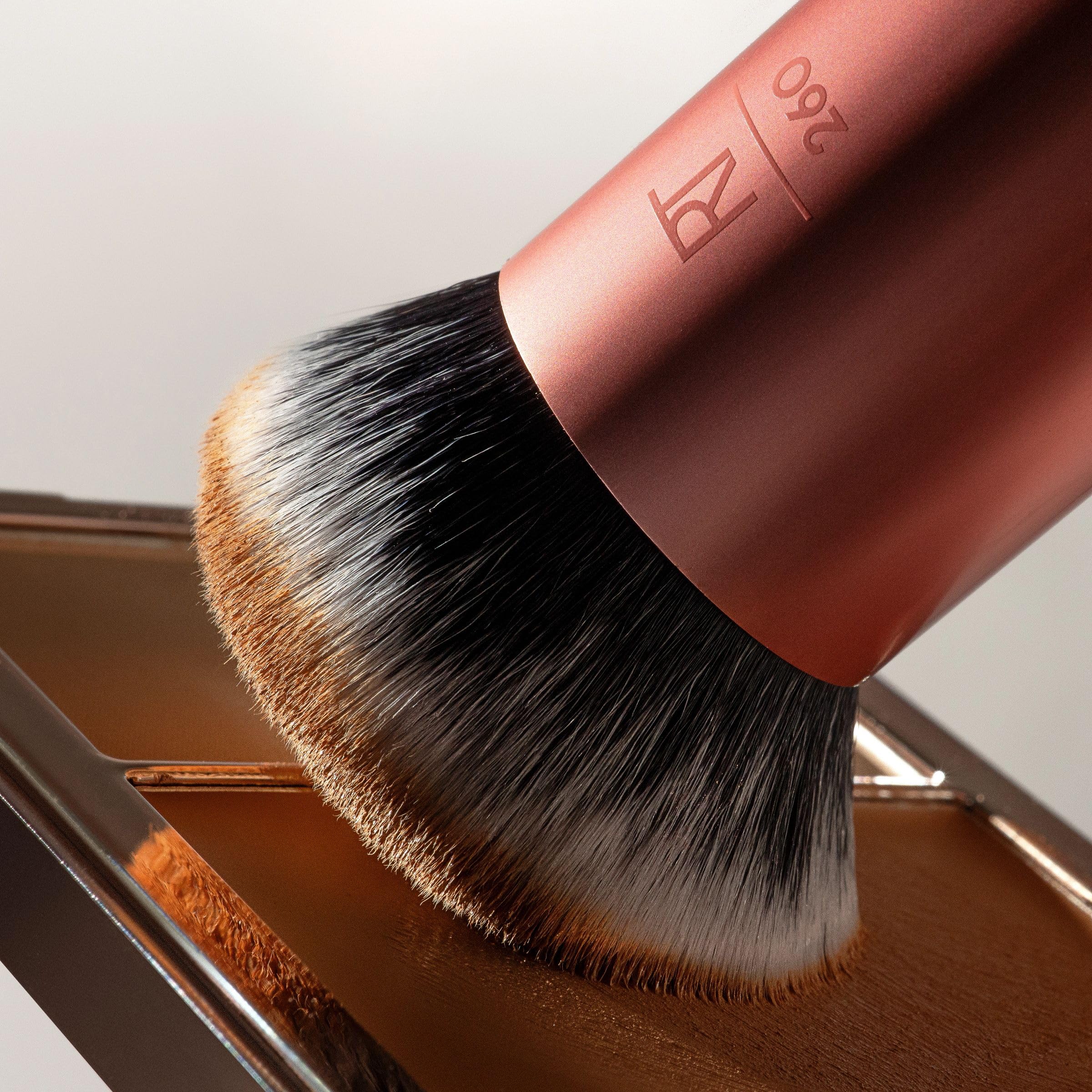 Real Techniques outils maquillage professionnels accessibles à tous.