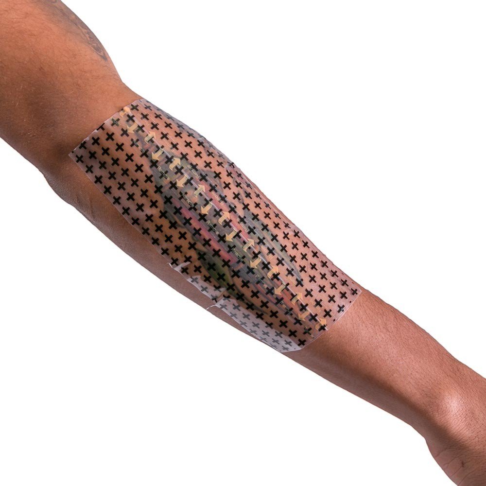 Film mat transparent Derm Shield protégeant l’encre du tatouage