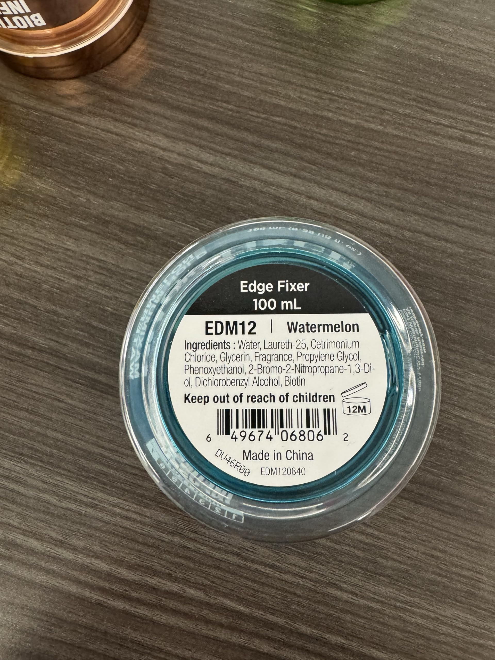Red by Kiss Edge Fixer, recompense Ebony pour sa qualite.