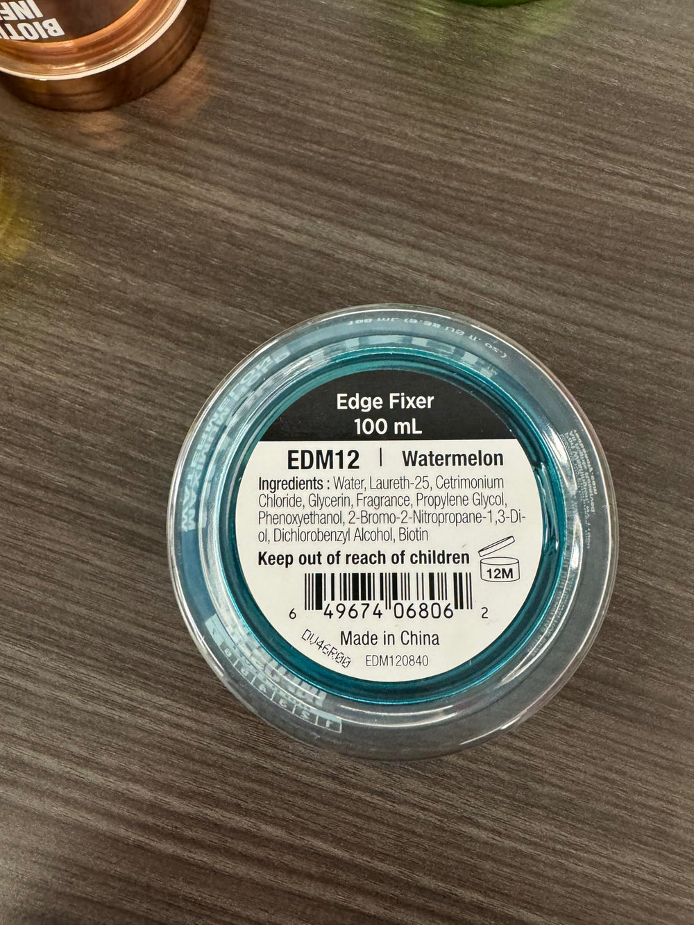 Red by Kiss Edge Fixer, recompense Ebony pour sa qualite.