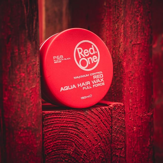 Red One Aqua Cire Cheveux – brillance durable et look soigné.