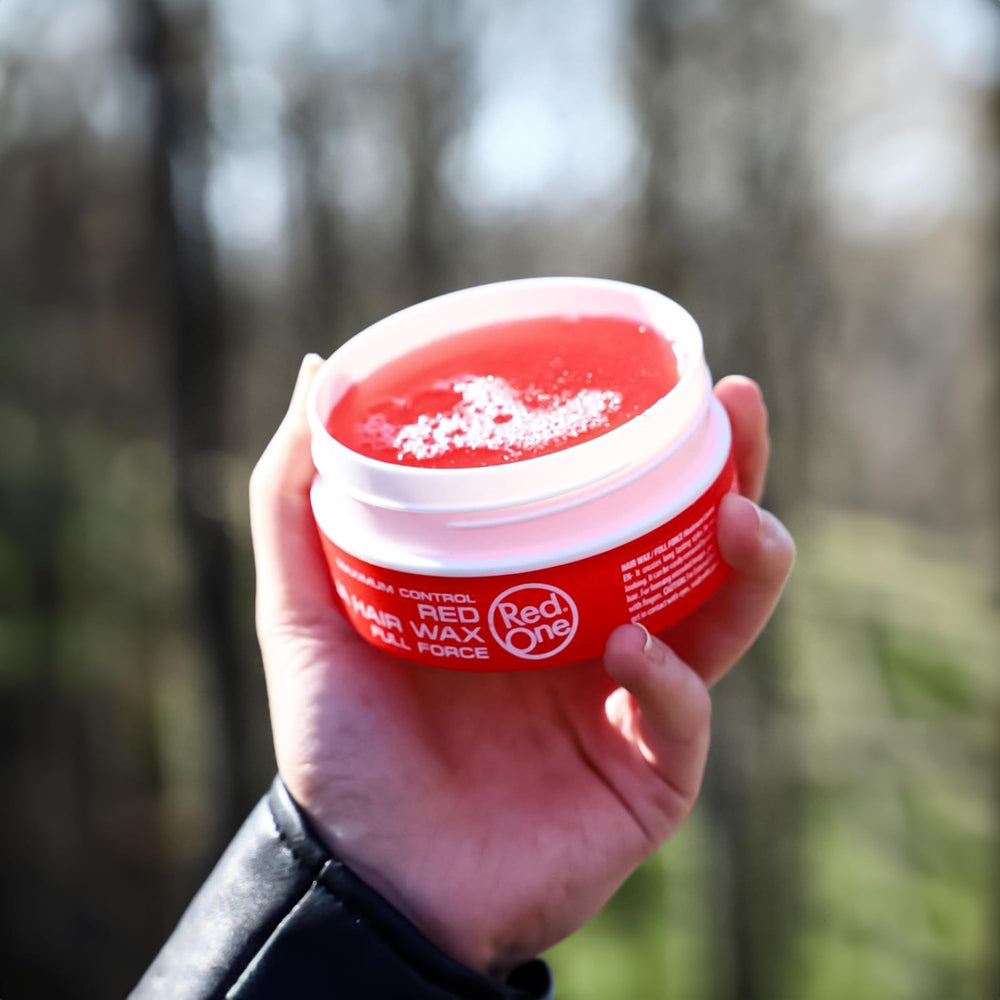 Red One Aqua Cire Cheveux – sans résidus visibles après application.