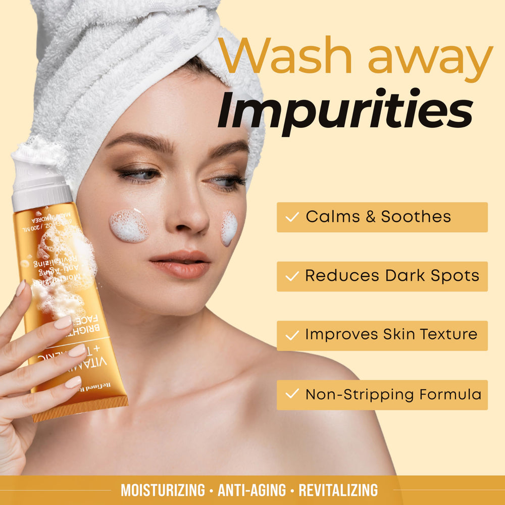 Refined Radiance – Texture crème qui se transforme en mousse douce lors du lavage.