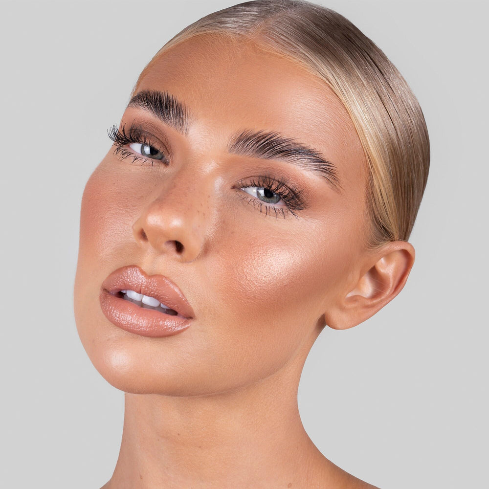 Texture douce du gel REFY Brow Sculpt prête pour une application précise