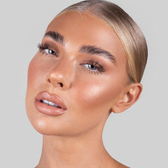 Texture douce du gel REFY Brow Sculpt prête pour une application précise