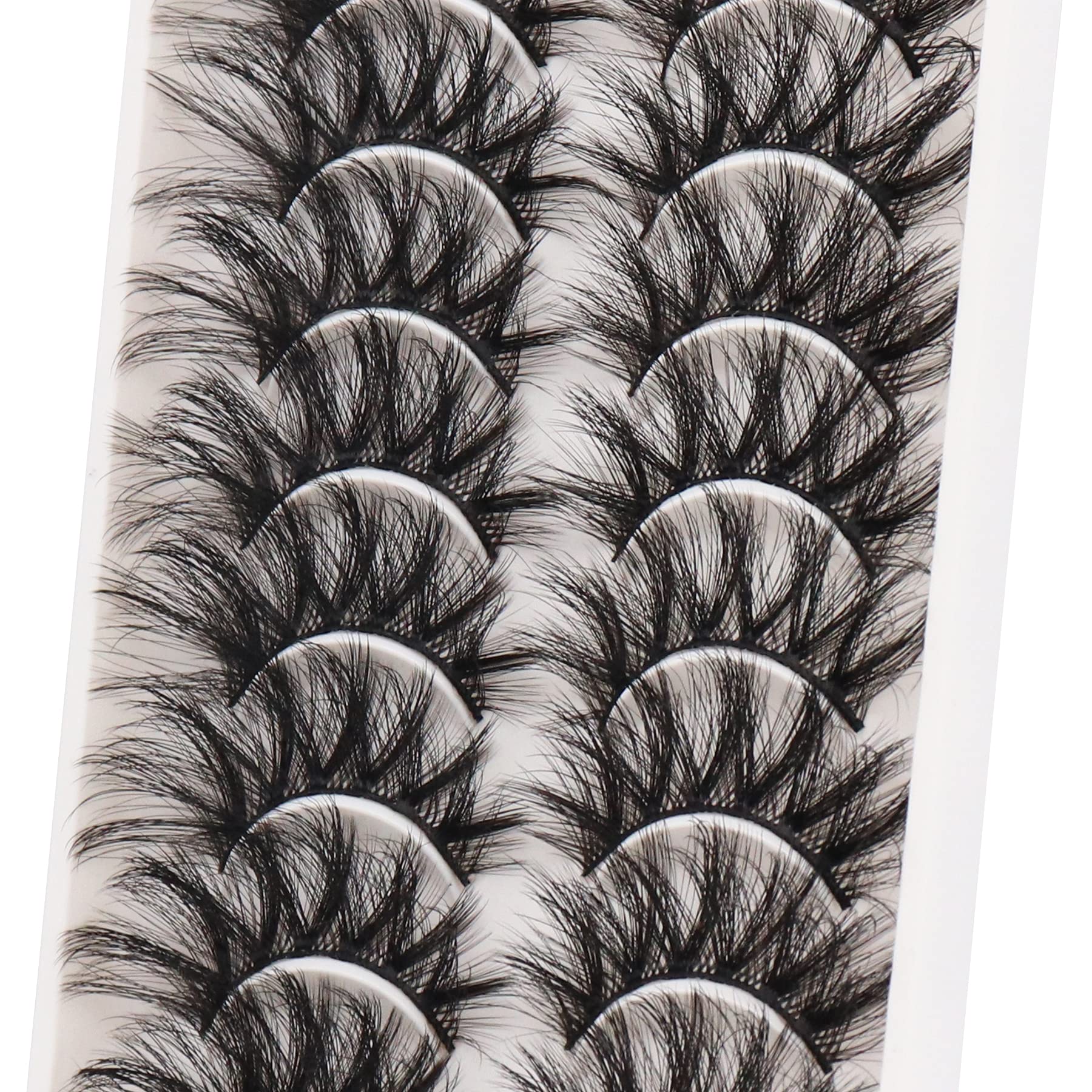 Regard naturel et sophistiqué grâce aux cils Veleasha, parfait pour les événements.