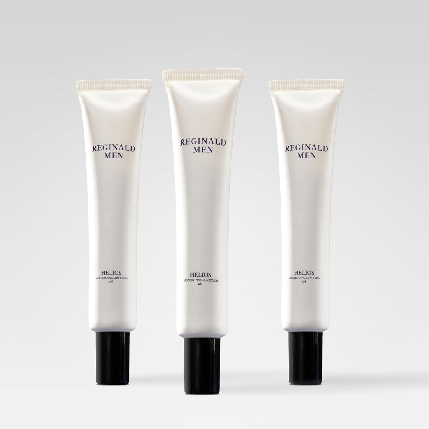 Réginald Men Helios: Crème solaire en bouteille, protection légère et fini mat.