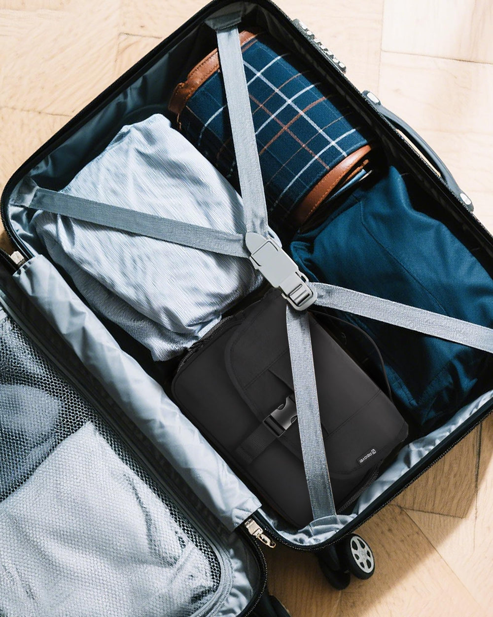 Relavel: intérieur organisé pour accessoires et soins.