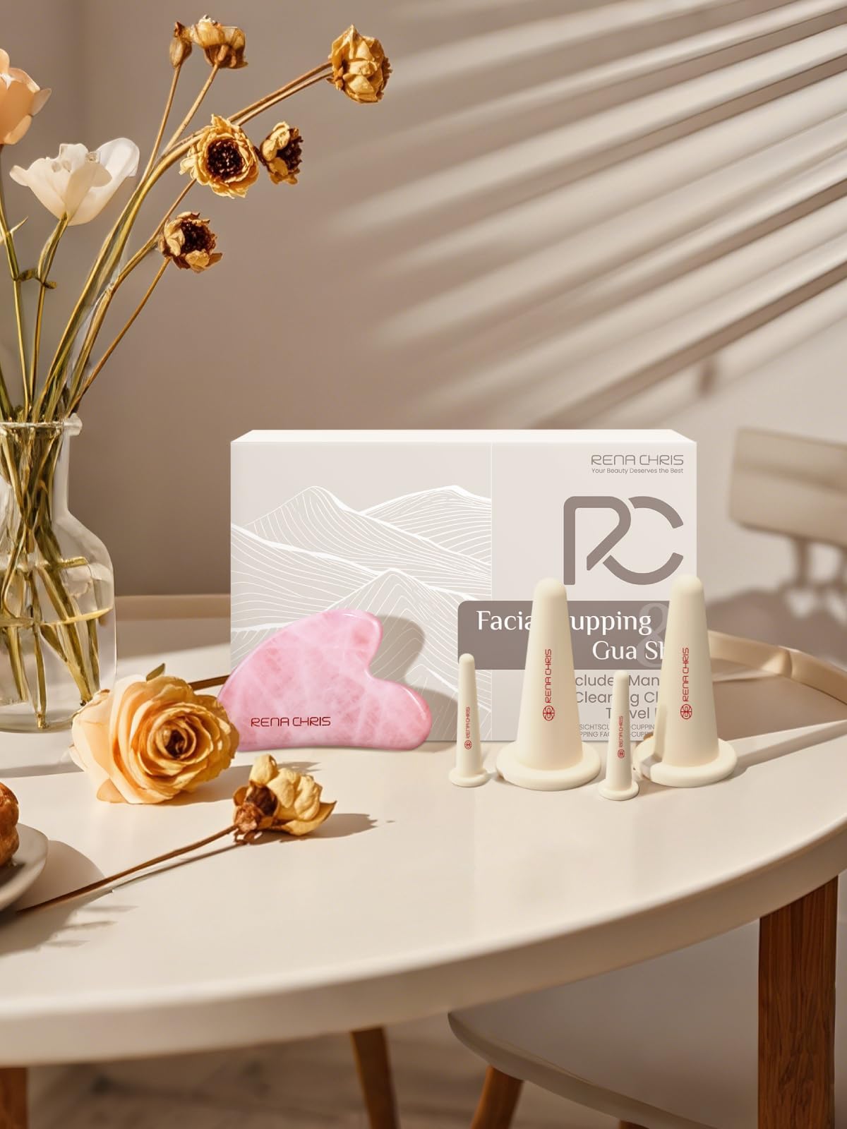 Rena Chris: étui de transport compact pour le kit visage.