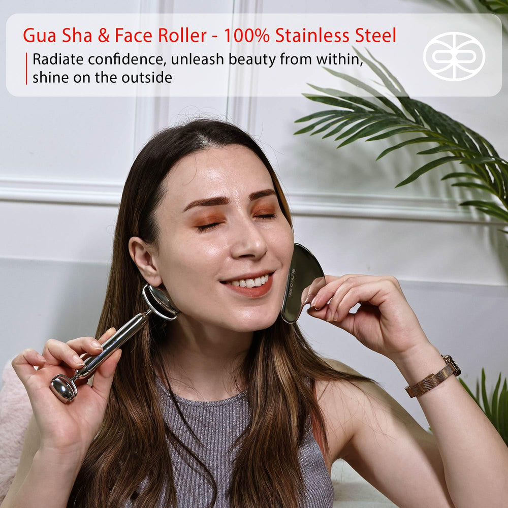 Rena Chris guasha en acier inoxydable, sculptant douceur du contour.
