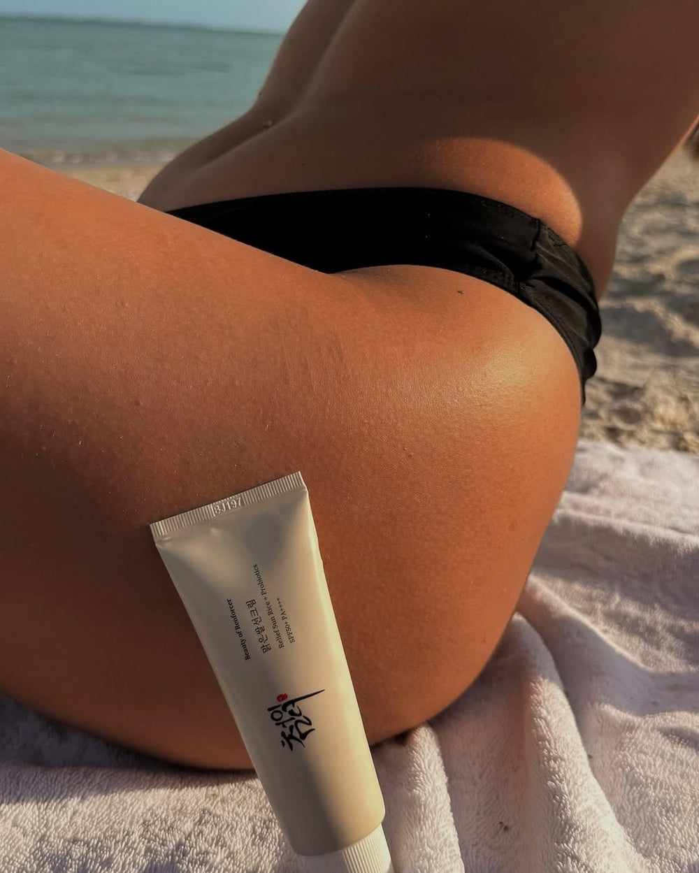 Relief Sun Renforcer application quotidienne prête à l emploi sous maquillage.