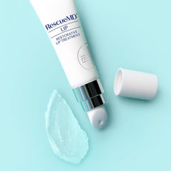 RescueMD céramides et occlusifs hydratent en profondeur les lèvres.