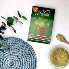 Gants Reshma Beauty – manipulation propre et sans fuite lors de l’application.