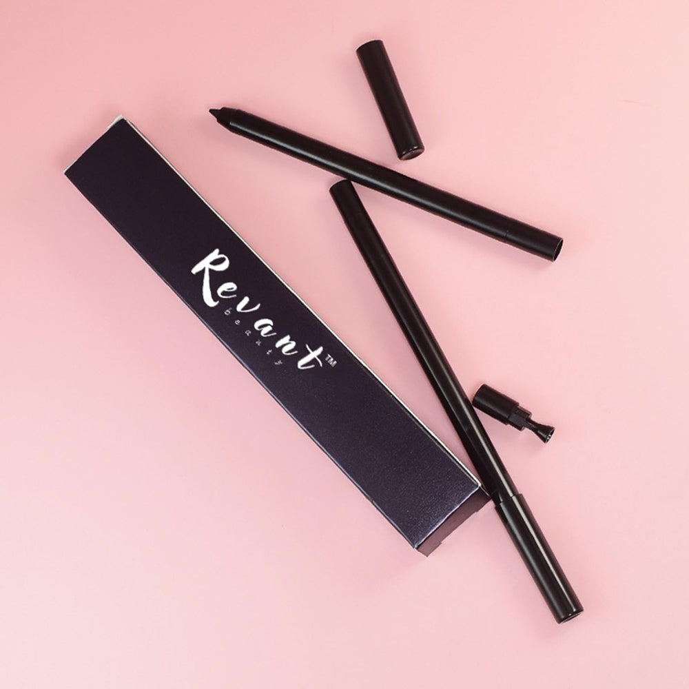 Revant Beauty Eyeliner noir, trait précis sur la ligne des cils.