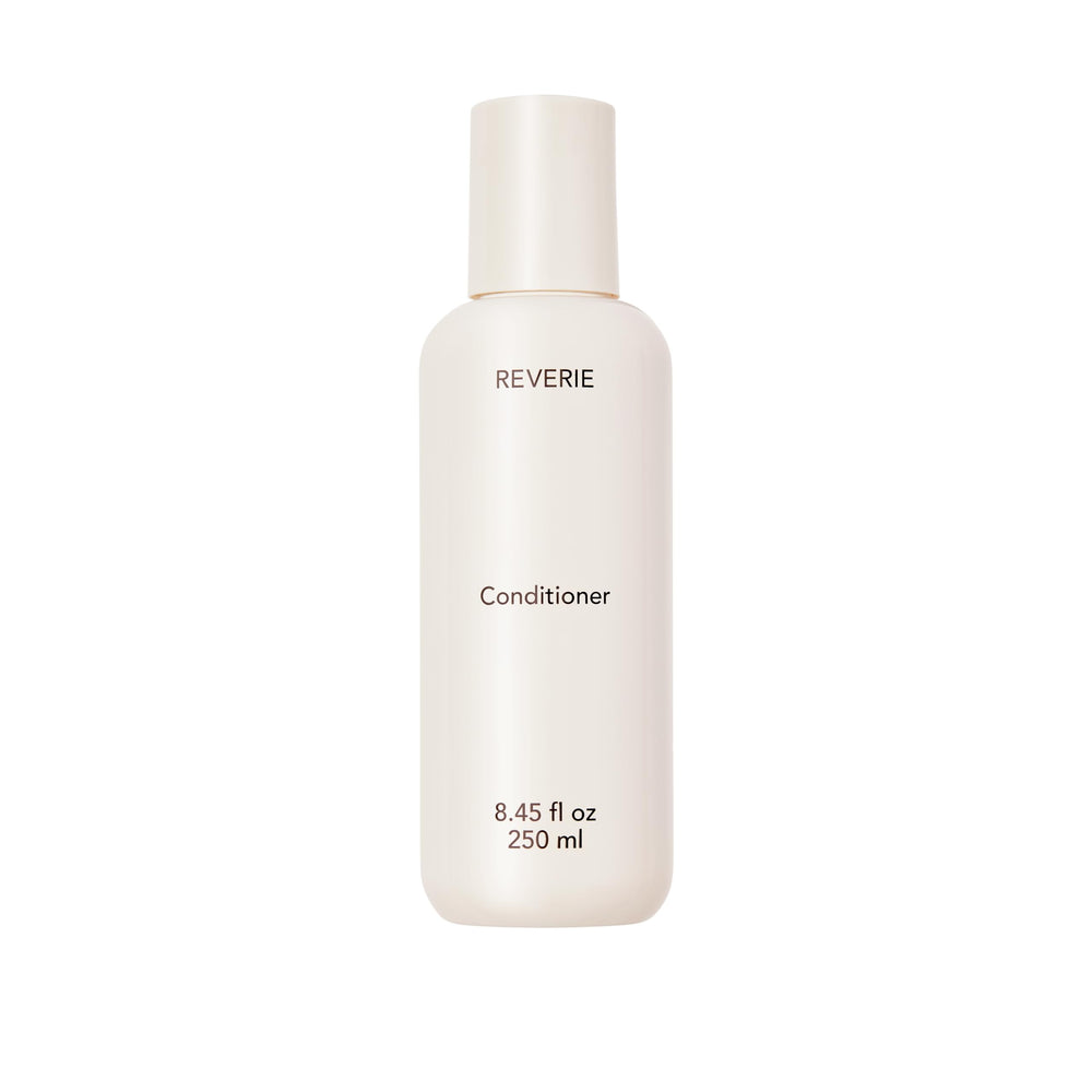 REVERIE après-shampoing nourrissant en flacon, hydratation légère pour tous les cheveux.