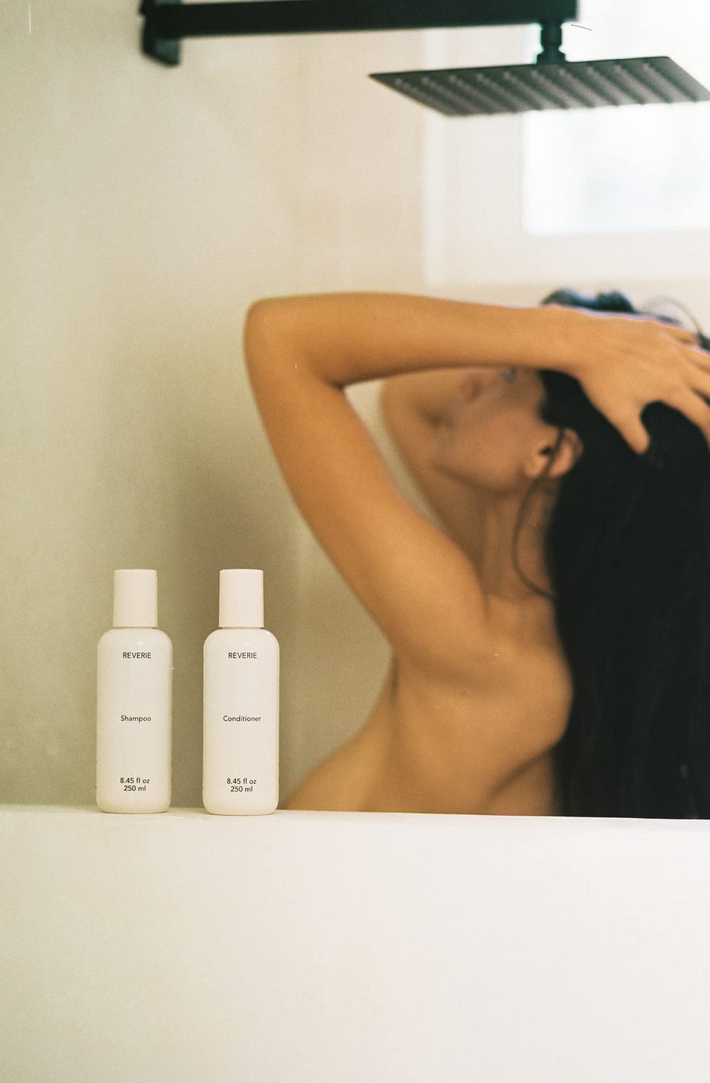 REVERIE idéale pour cheveux colorés grâce à une formule sans sulfates ni silicones.