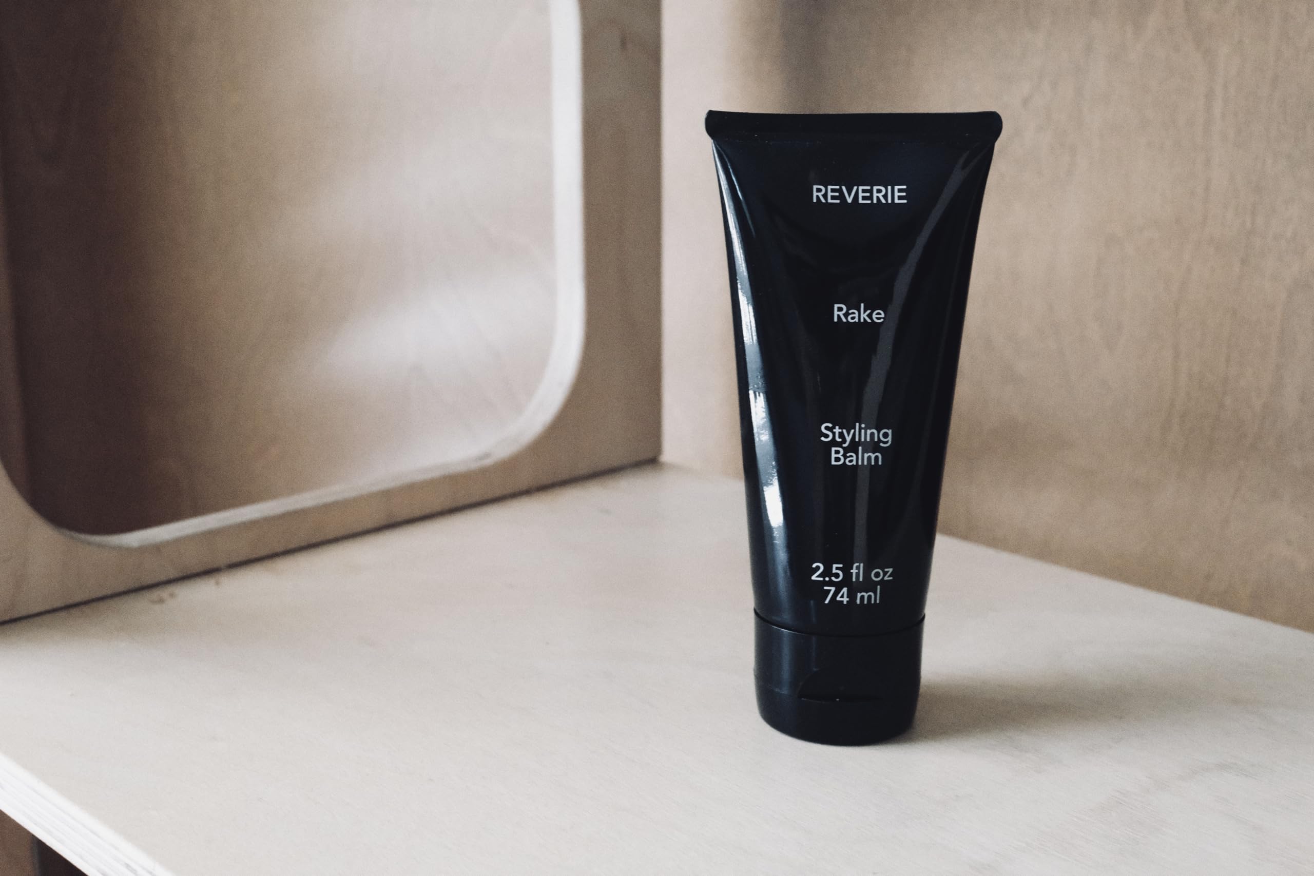 REVERIE Baume-pour tous types cheveux: convient à tous types pour une coiffure polyvalente.
