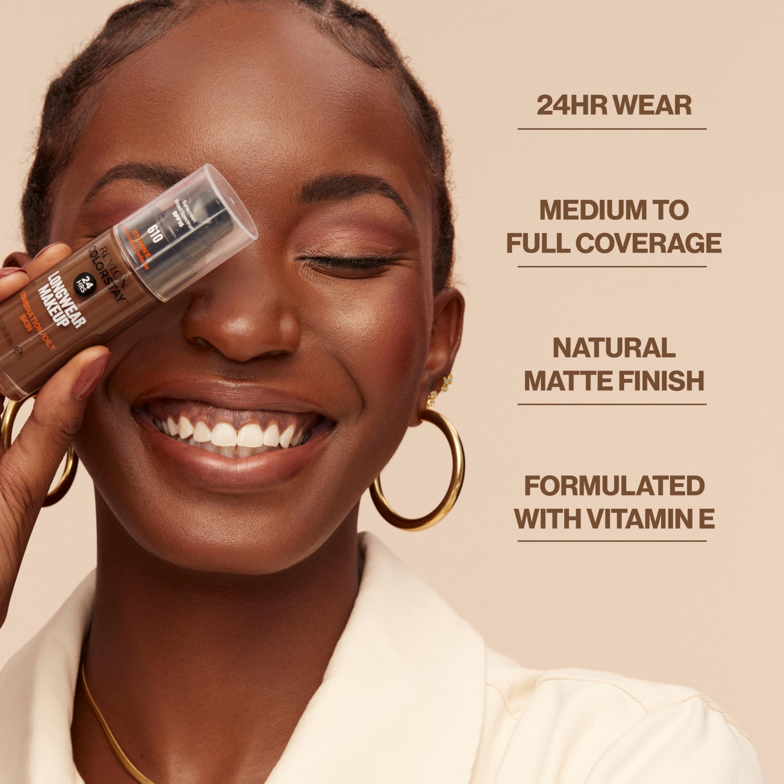 REVLON ColorStay: application sur peau-matte, texture légère et facile à estomper.
