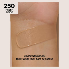 Texture crème du fond Revlon ColorStay, douceur veloutée sur la peau.