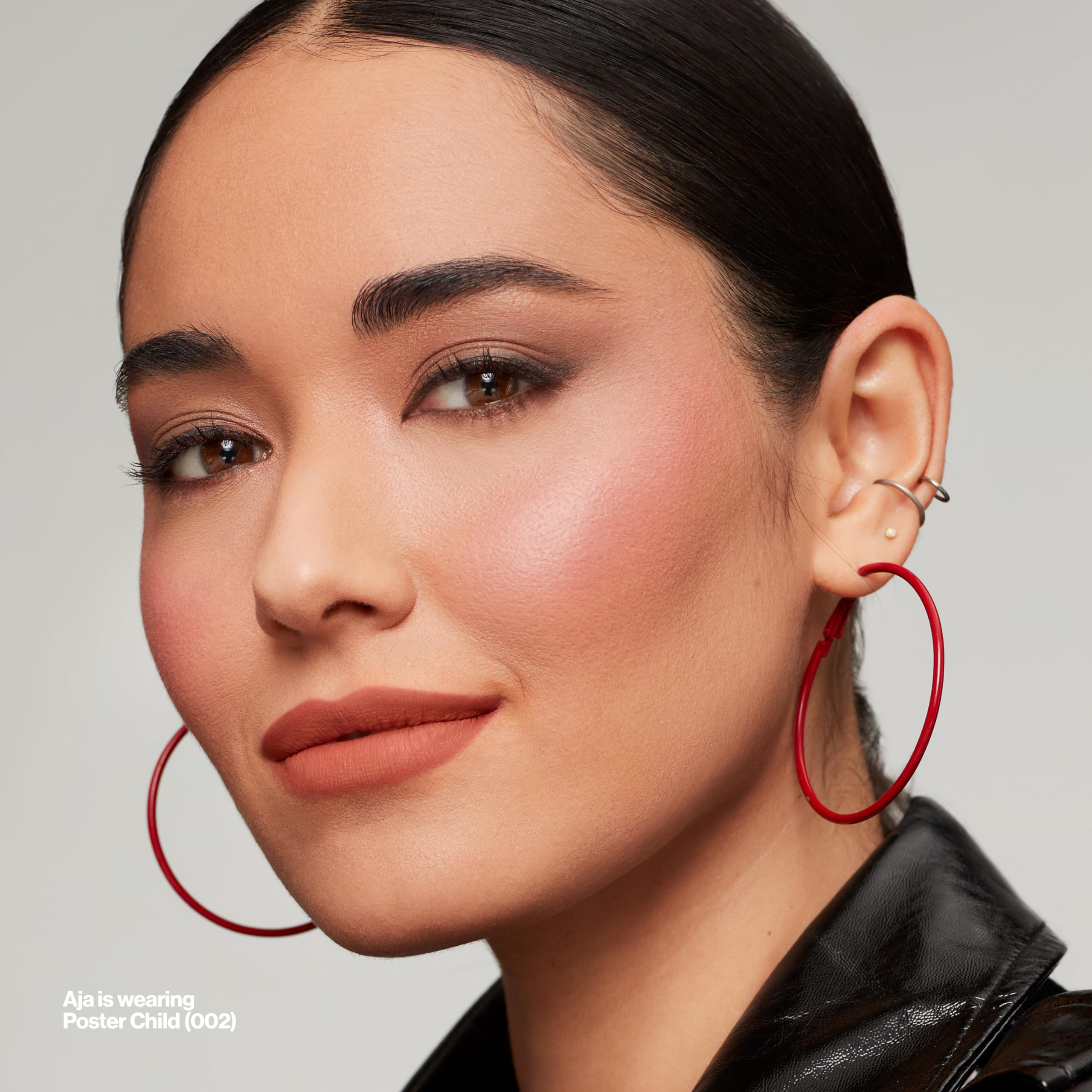 REVLON ColorStay Limitless Matte, embout biseauté pour contour précis des lèvres.