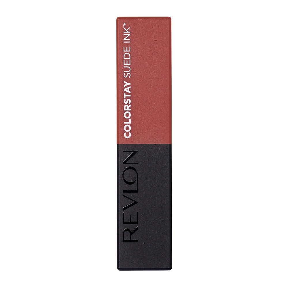 Reste imperméable et anti bavures avec REVLON ColorStay Suede Ink.