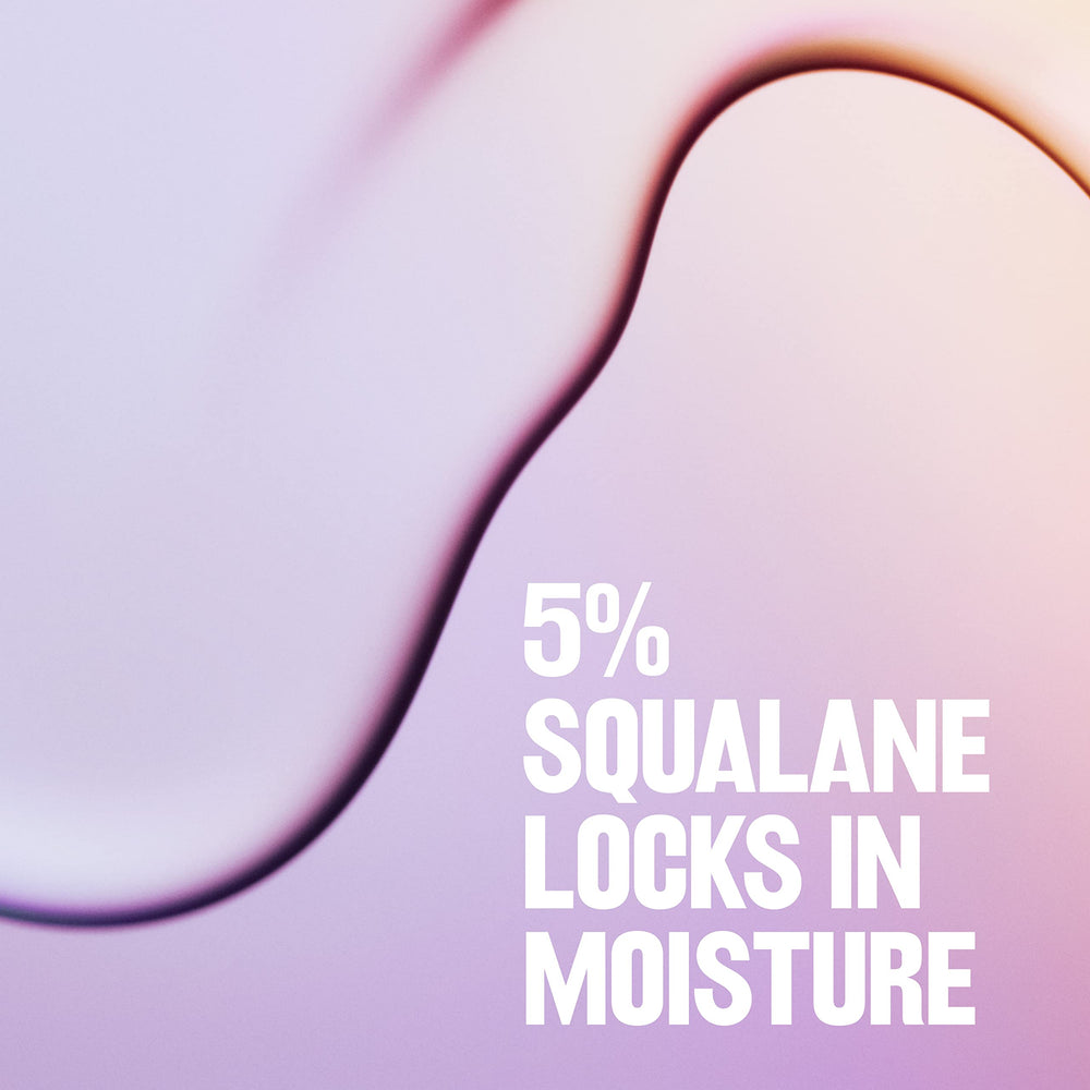 Effet lumière, peau visiblement hydratée et rayonnante.