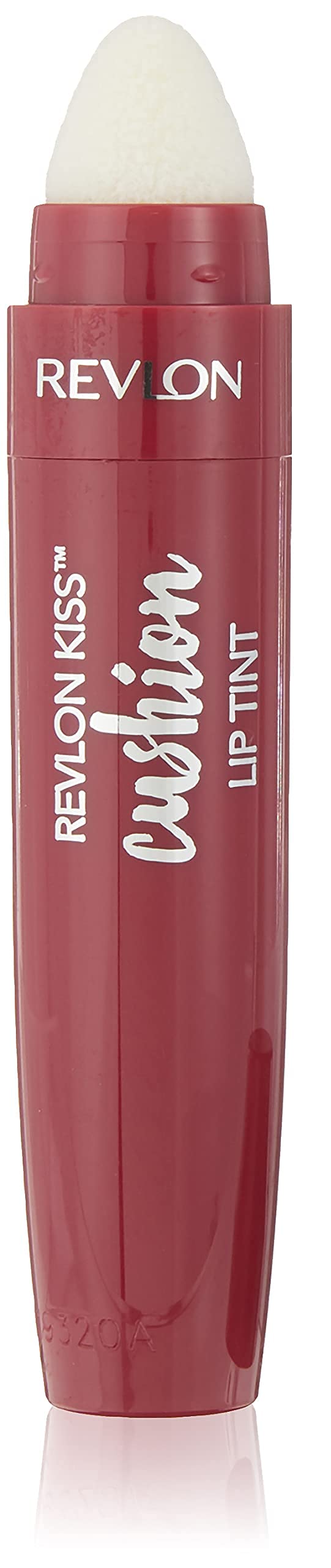 REVLON affiche une finition baume satinée et des retouches faciles sur les lèvres.