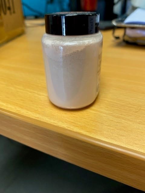 Poudre Peach illumine le teint et réduit les zones ternes sans effet blanc