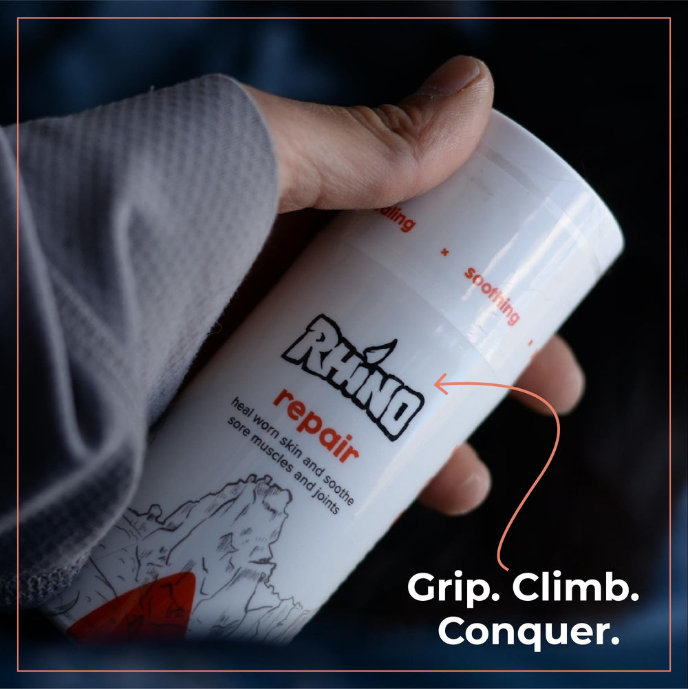 Rhino Skin Solutions Repair Cream sur pieds abîmés, texture nourrissante et douce.