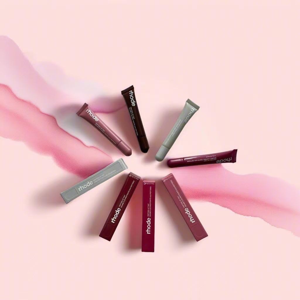 Rhode Gloss Lip Tint application douce Toast pour un usage quotidien.